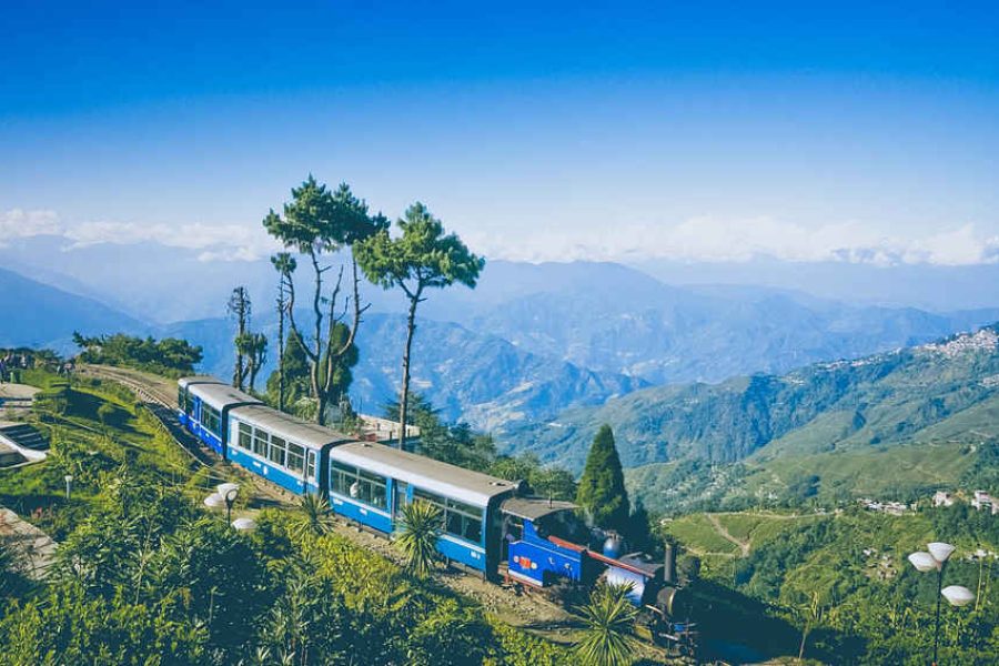 Best 5-Day Darjeeling & Gangtok Tour Package for Couples and Families with Private Transfers